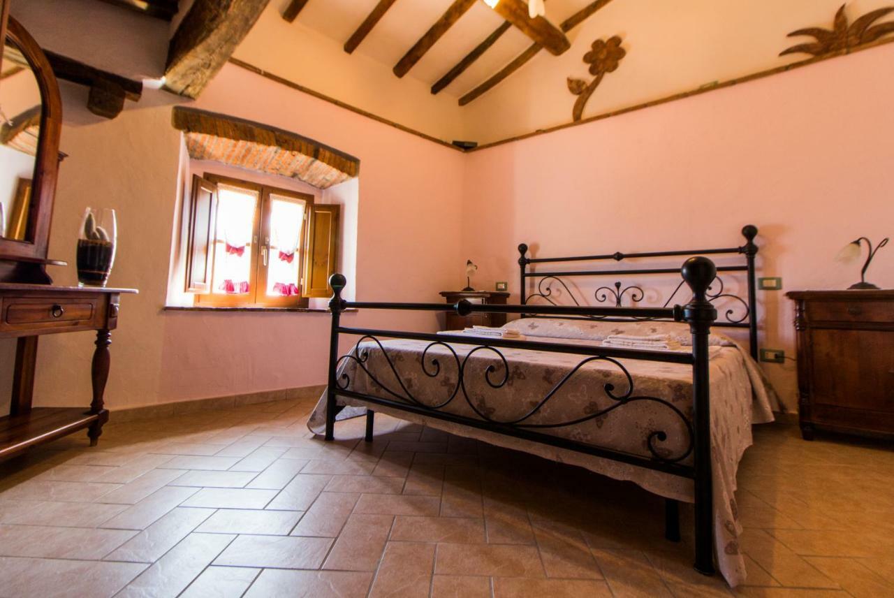 Le Dame Del Borgo Apartment Sassetta Exterior photo